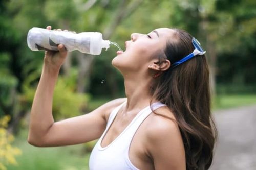 Uống quá nhiều nước gây hại đến sức khỏe, cảnh báo từ bác sĩ
