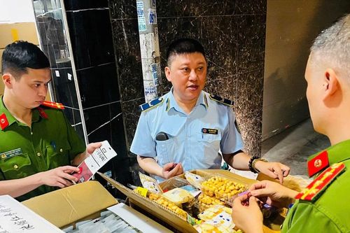 Nhiều cửa hàng kinh doanh tại Hà Nội đóng cửa 'né' kiểm tra