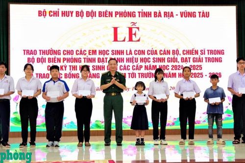 BĐBP Bà Rịa - Vũng Tàu: Trao học bổng 'Nâng bước em tới trường' và trao thưởng cho học sinh, sinh viên đạt danh hiệu học sinh giỏi, đạt giải trong các kỳ thi năm học 2024-2025
