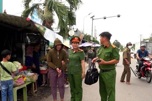 Bắt giữ 'nữ quái'chuyên cướp vé số của trẻ em, người tàn tật