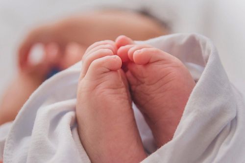 Kỷ luật nữ giáo viên vì sinh con thứ 3: Luật sư nói gì?
