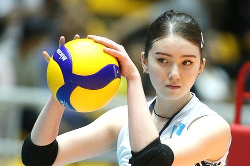 Chân dài bóng chuyền Kazakhstan gây sốt ở Hà Nội