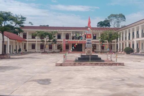 Đưa con đi khám bệnh, phát hiện thẻ bảo hiểm y tế hết hạn dù đã đóng tiền