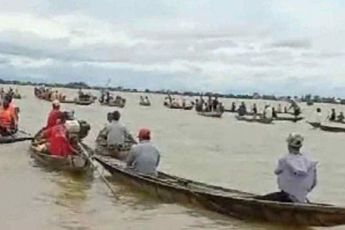 Lật thuyền khi đi xây lăng mộ, 2 người tử vong