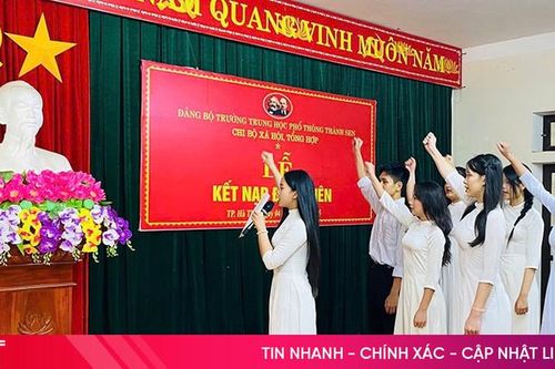 Tuổi 18 rực sáng dưới màu cờ Đảng