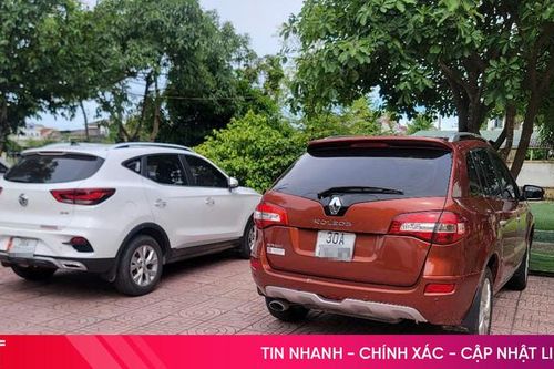 Vụ bám đầu xe ô tô đang chạy ở TP Hà Tĩnh: Người trong cuộc nói gì?