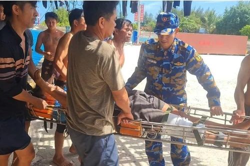 Cấp cứu kịp thời một ngư dân bị tai nạn lao động trên biển