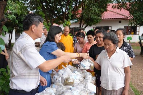 Lan tỏa yêu thương từ những nồi cơm nghĩa tình của cộng đồng người Việt tại Lào