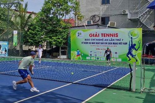 Nhiều vận động viên quốc gia tham dự giải Tennis Báo chí Nghệ An