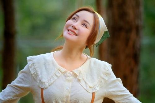 Ca sĩ Vy Oanh tái xuất với MV 'Sống đơn giản thôi'