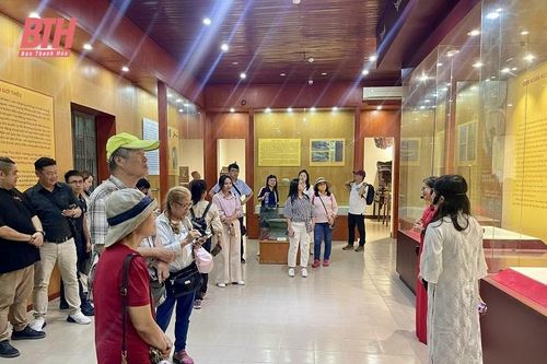 Đoàn famtrip Đài Loan tham quan Bảo tàng tỉnh, trải nghiệm City tour Thanh Hóa