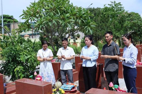 Đoàn công tác Báo Lào Cai dâng hương tưởng nhớ Nhà văn, Nhà báo, Liệt sĩ Bùi Nguyên Khiết