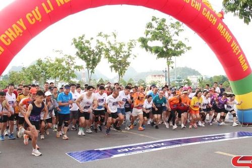 Giải chạy chào mừng Kỷ niệm 100 năm Ngày Báo chí Cách mạng Việt Nam