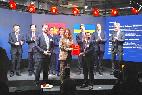 Bình Định trao giấy chứng nhận đăng ký đầu tư cho dự án FDI 1 tỷ USD