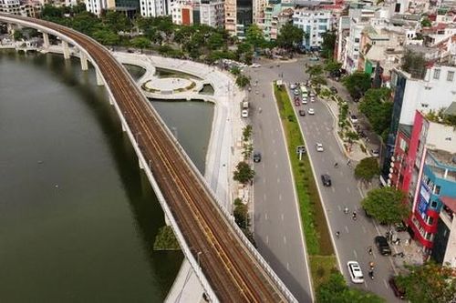 Cận cảnh hồ Đống Đa khoác áo mới