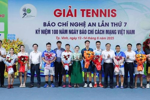 Gần 200 vận động viên tham dự giải Tennis Báo chí Nghệ An lần thứ 7