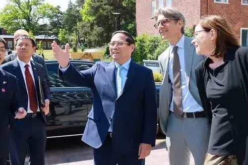 Thủ tướng Phạm Minh Chính làm việc với Viện Y học Karolinska