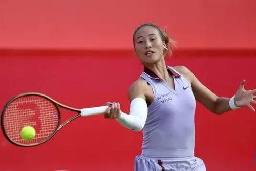 Zheng Qinwen vào bán kết Queen's Club Championship