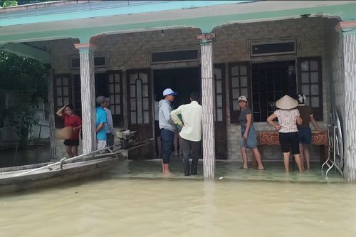 Lật ghe giữa cánh đồng ngập lũ, hai anh em ở Huế thiệt mạng