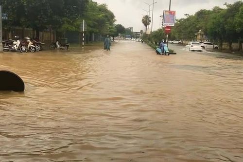 7 người chết, mất tích do mưa lũ lịch sử ở miền Trung