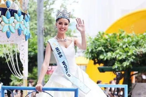 Miss World 2025 Opal Suchata Chuangsri được chào đón nồng nhiệt khi về nước