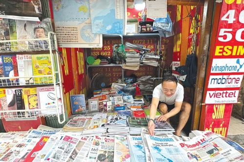 Sạp báo: Còn một chút này...