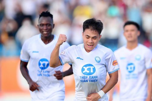 Nam Định bảo vệ thành công chức vô địch V.League