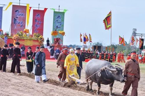 Hà Nam gìn giữ lễ hội truyền thống gắn với phát triển du lịch