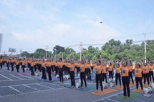 Hơn 1.000 người tham dự Ngày Quốc tế Yoga lần thứ 11 năm 2025 tại Bình Dương