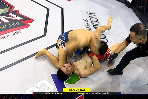 Tuyên bố 'khiến đối thủ rời sàn đấu bằng xe cấp cứu', ĐKVĐ LION Championship nhận cái kết cực đắng trước võ sĩ xe ôm công nghệ