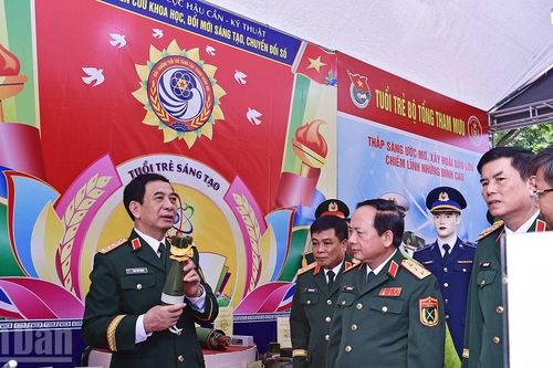 Tuyên dương các tập thể, cá nhân xuất sắc trên 'mặt trận' hậu cần-kỹ thuật