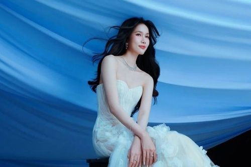 'Á hậu học giỏi' bất ngờ nghỉ việc ở VTV khoe bộ ảnh 'nàng thơ' đón tuổi mới