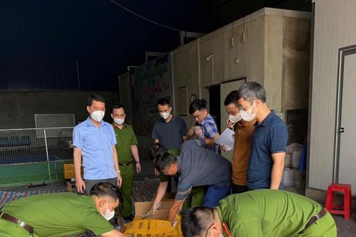 Công an Nam Định bắt giữ hơn 20 tấn thực phẩm không rõ nguồn gốc