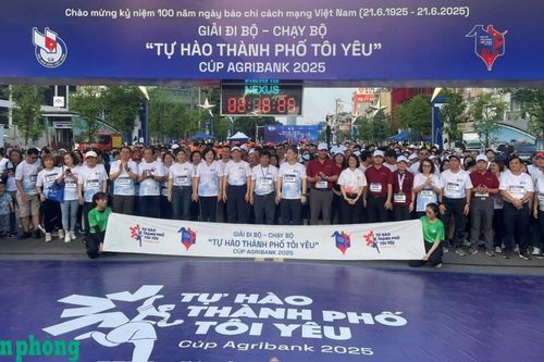 Gần 1.000 nhà báo tham gia Giải đi bộ - chạy bộ 'Tự hào thành phố tôi yêu'