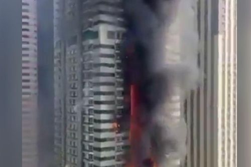 Video cháy lớn tại tòa nhà chọc trời Dubai, gần 4.000 cư dân phải sơ tán