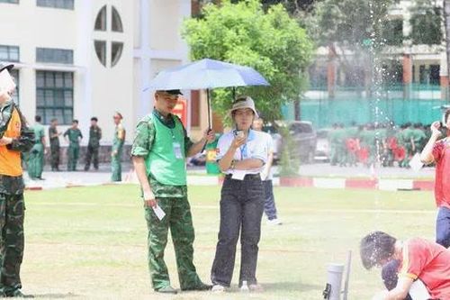 Xem học sinh TPHCM tranh tài 'khai hỏa' tên lửa nước