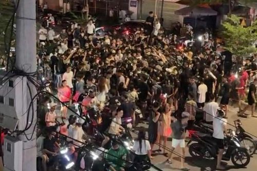 Hàng trăm 'quái xế' tụ tập, la hét náo loạn cả tuyến phố trung tâm Hải Phòng