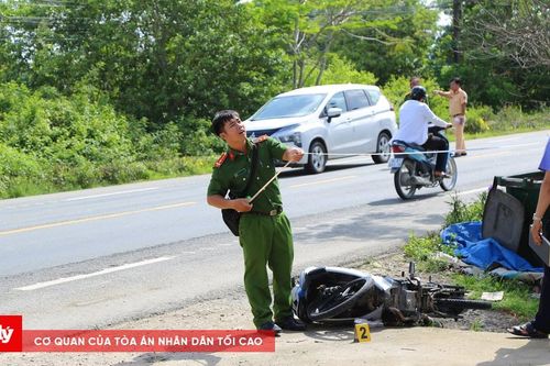 Va chạm với xe chở tôn, nam thanh niên 20 tuổi tử vong