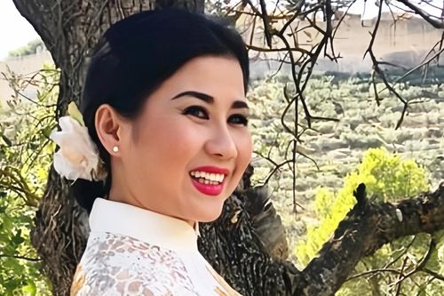 Cuộc sống thi vị của nữ nghệ sĩ Việt trong lâu đài cùng chồng Tây hơn 18 tuổi