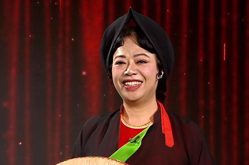Bị sốc vì trang điểm, NSND Thúy Hường òa khóc vì nhìn trong gương quá xấu
