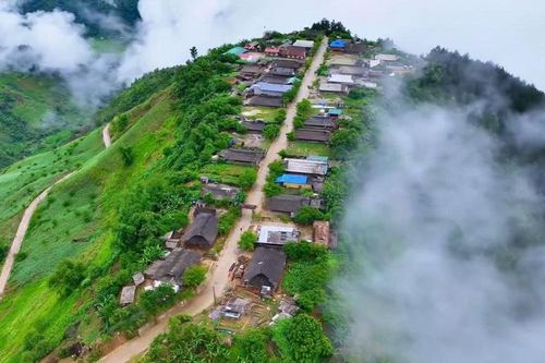 Bản làng trên đỉnh núi ở Yên Bái: Mây phủ bồng bềnh, đẹp như tiên cảnh