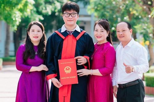Một lớp ở Hà Tĩnh có 34 học sinh đỗ trường chuyên, có em là thủ khoa đầu vào
