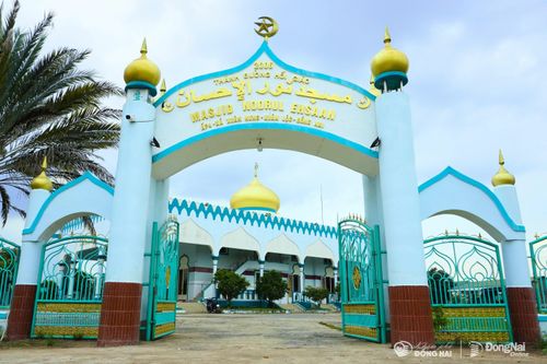 Chiêm ngưỡng thánh đường Hồi giáo Masjid Nourul Ehsaan tuyệt đẹp ở Xuân Lộc