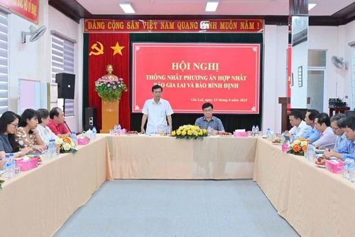 Hội nghị thống nhất phương án hợp nhất Báo Bình Định và Báo Gia Lai