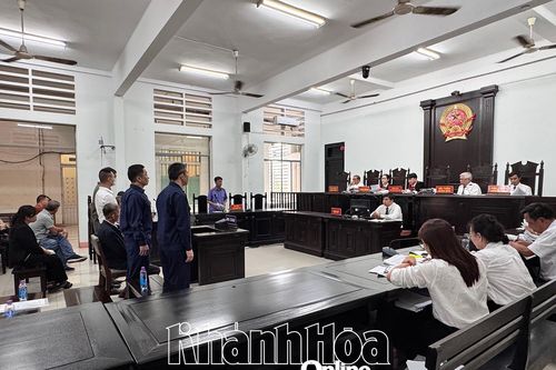 Vụ đăng ký xe phân khối lớn bằng hồ sơ giả: Tòa yêu cầu điều tra bổ sung để tránh bỏ lọt