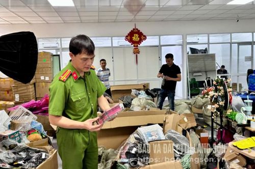 Phát hiện vụ việc kinh doanh online với hơn 3.000 sản phẩm không có nguồn gốc