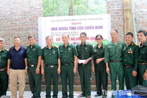 Trao Nhà nghĩa tình Cựu chiến binh xã Phúc Ứng