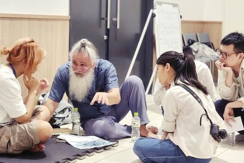 Tìm kiếm con đường tạo dựng mới