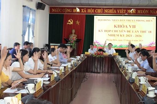 HĐND thị xã Phong Điền thông qua nhiều nghị quyết quan trọng