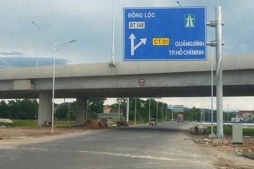 Biển báo cao tốc gây nhầm lẫn ở Hà Tĩnh: Đơn vị quản lý vào cuộc khắc phục